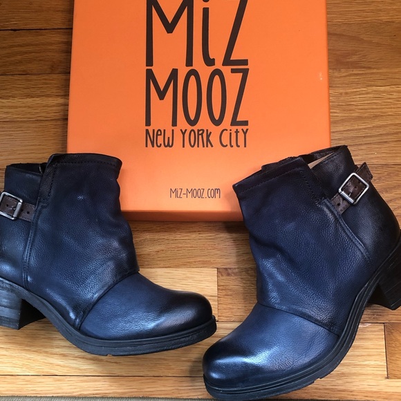 💙💙 Miz Mooz Navy Leather Ankle Boots 💙💙 - Picture 10 of 15